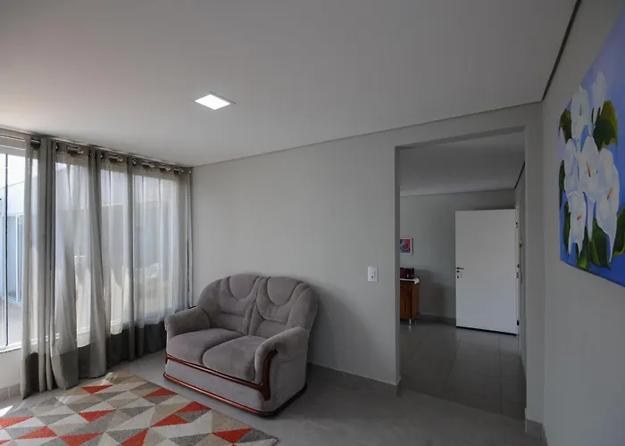 10 Hospedes - Cozinha Gourmet Com Churrasqueira - 4 Quartos - 3 Banheiros - Garagem - Piscina Com Cascata - 2,1 Km Do Cataratas Jl Shopping