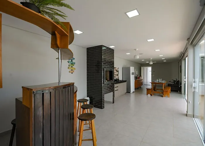 10 Hospedes - Cozinha Gourmet Com Churrasqueira - 4 Quartos - 3 Banheiros - Garagem - Piscina Com Cascata - 2,1 Km Do Cataratas Jl Shopping