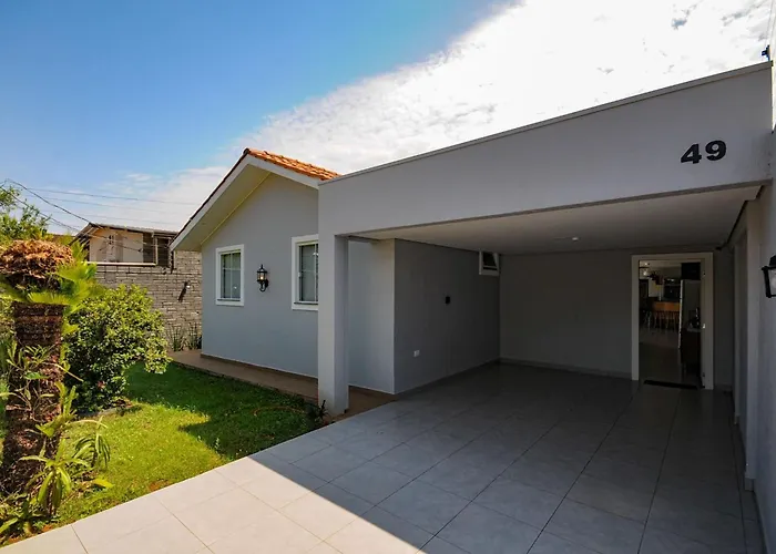 10 Hospedes - Cozinha Gourmet Com Churrasqueira - 4 Quartos - 3 Banheiros - Garagem - Piscina Com Cascata - 2,1 Km Do Cataratas Jl Shopping