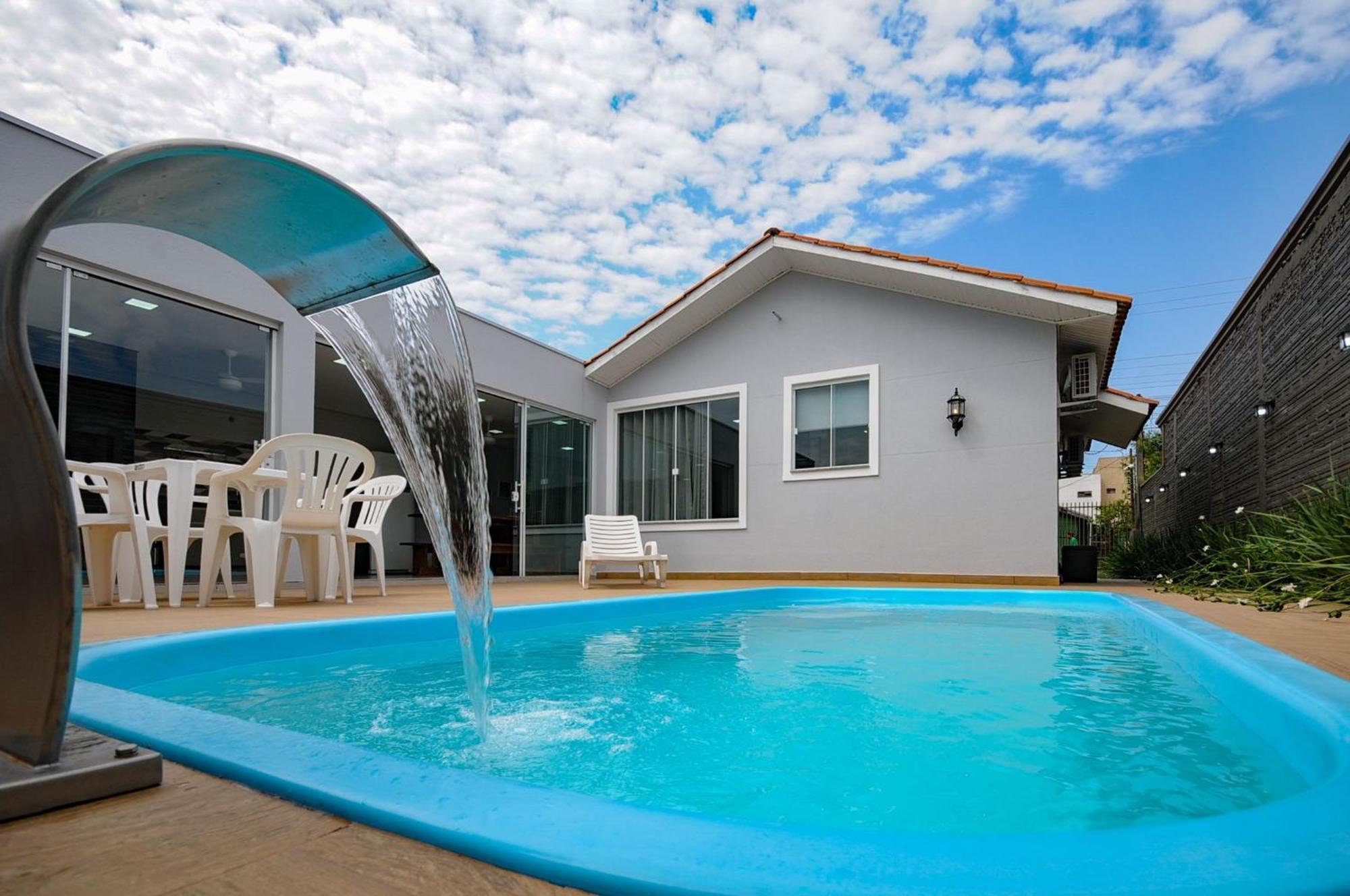 Casa Cataratas: Spacious With Salt Water Pool Holiday home Foz do Iguacu